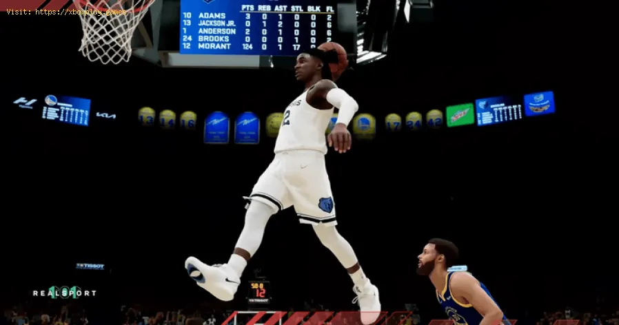 NBA 2K22: How to dunk