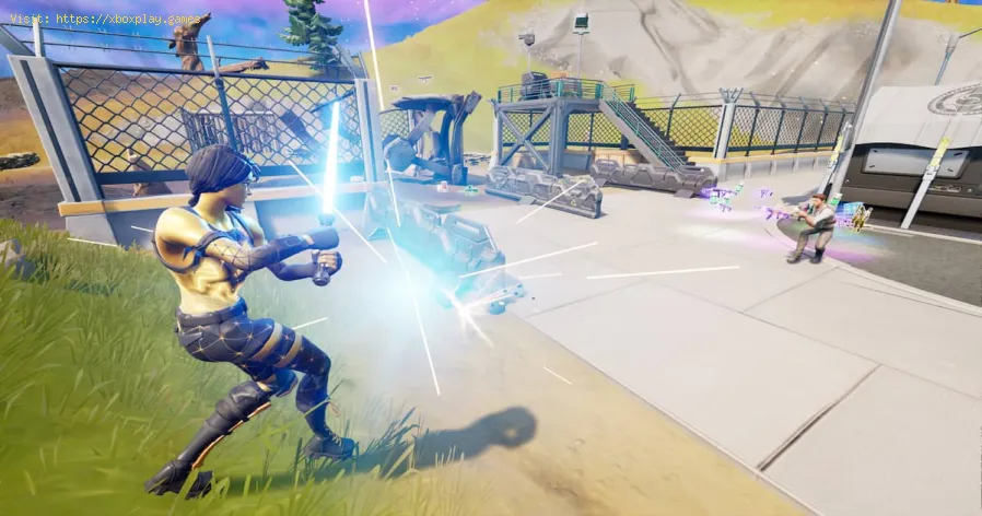 Fortnite Cómo bloquear golpes usando un sable de luz 