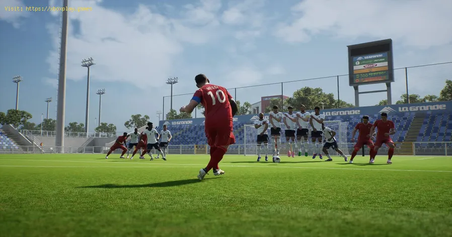 eFootball 2025: score under the wall free kicks