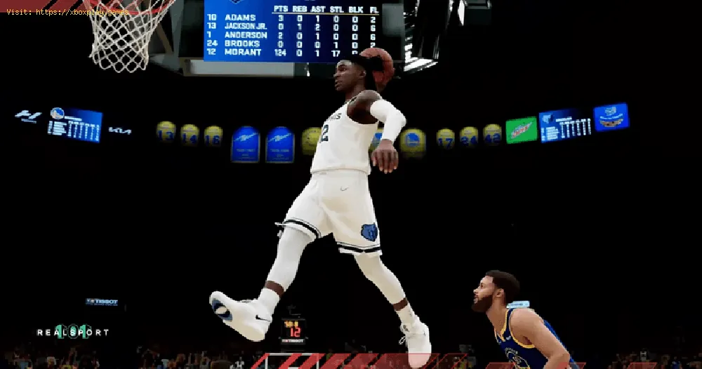 NBA 2K22: How to dunk