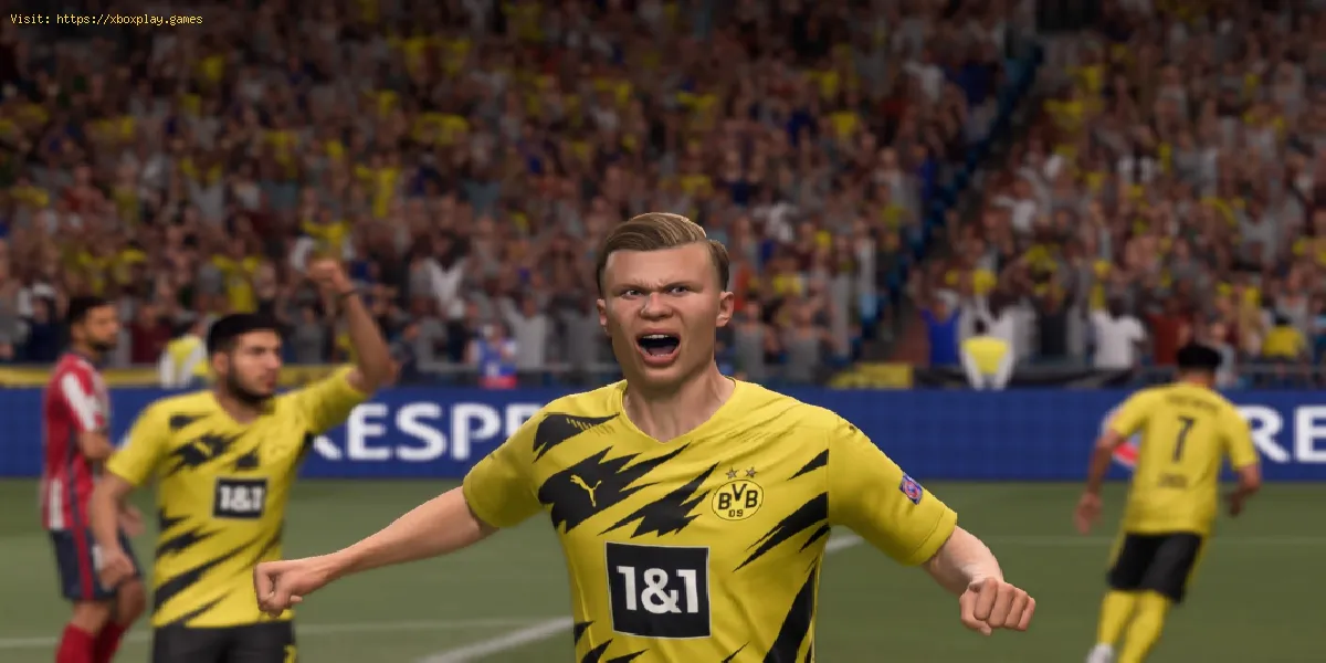 FIFA 22: Cómo marcar goles de cabeza hacia abajo